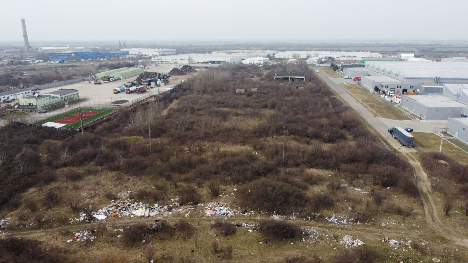TEREN INDUSTRIAL CU PUZ ZONA FREIDORF - Poză 4