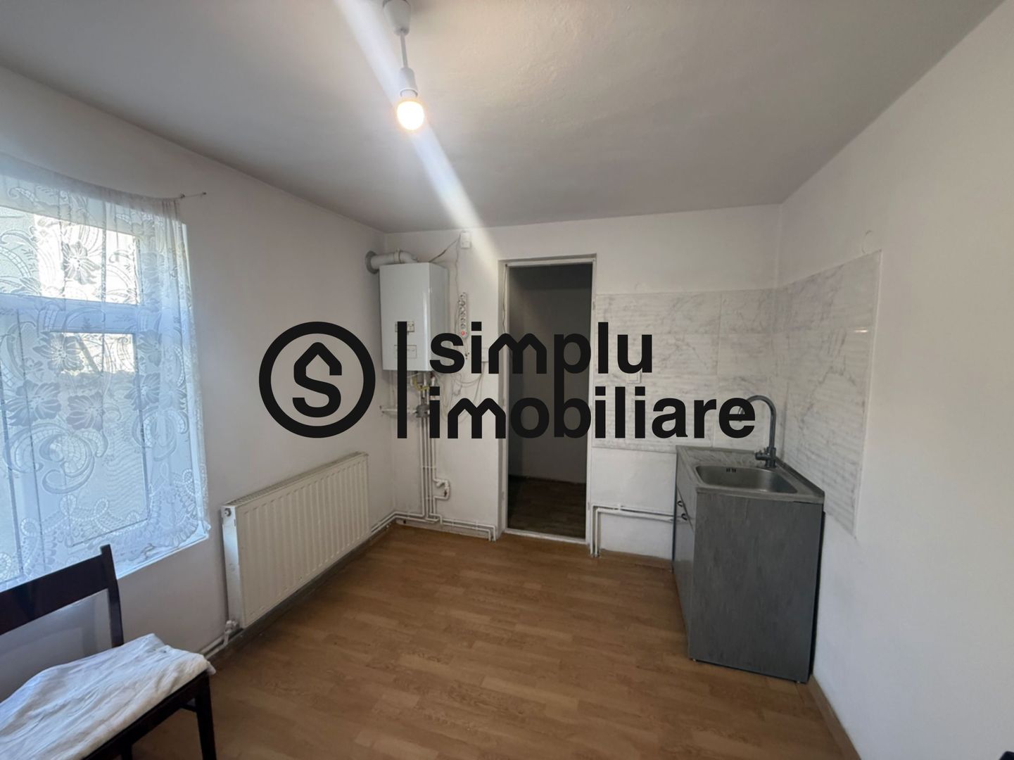 Casa 2 camere de inchiriat 1 MAI - Poză 3