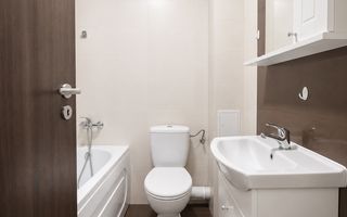 Apartament cu 2 camere la mansardă, complet mobilat și utilat - Poză 4