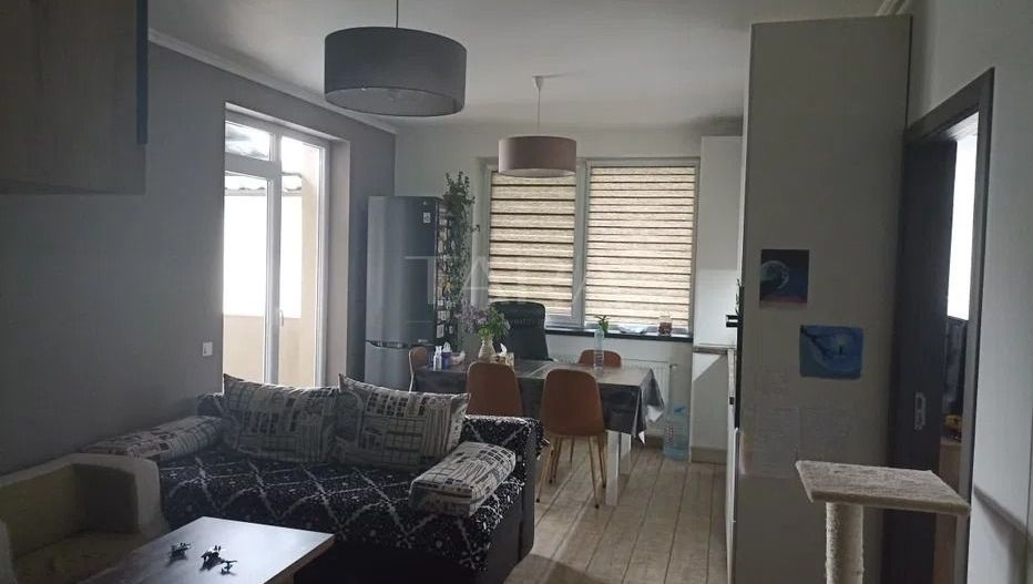 Apartament cu 3 camere de vanzare in Floresti - Poză 1