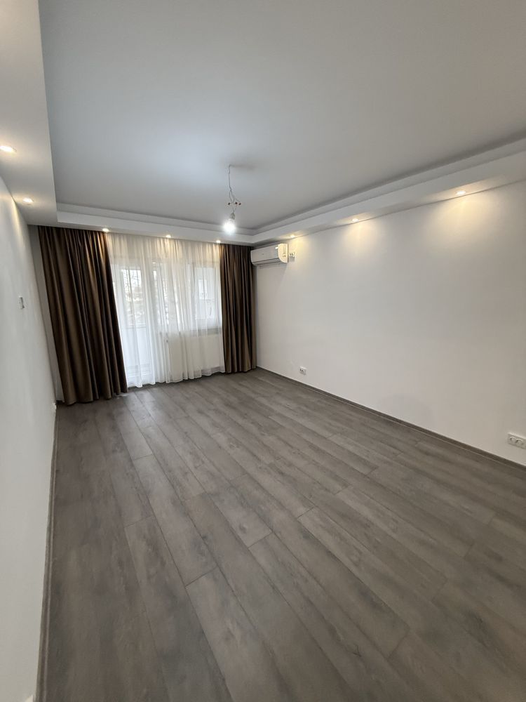 Apartament 3 camere Piata Centrala et 2,renovat toatal - Poză 4