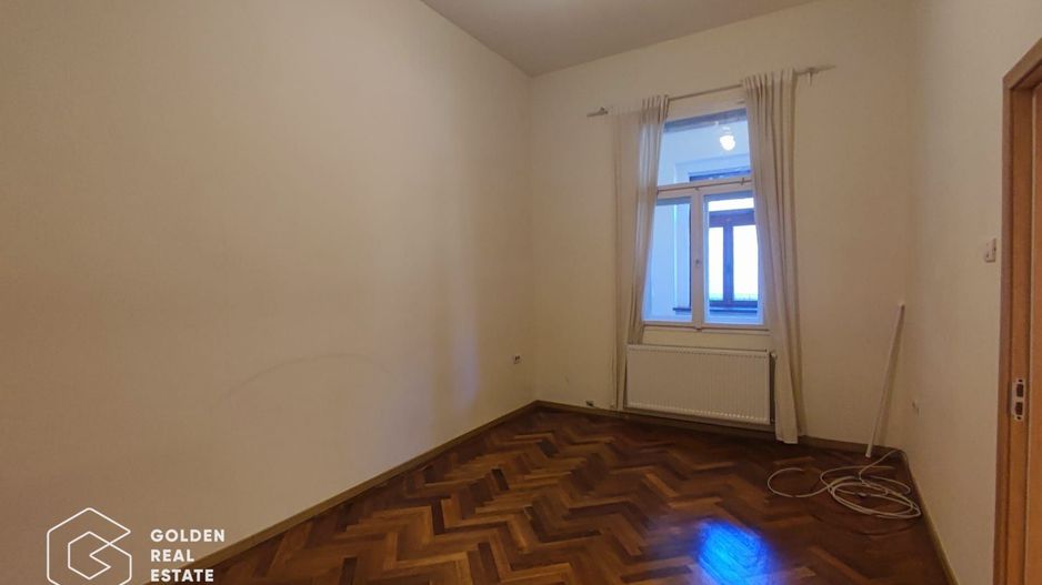 Apartament cu 3 camere, spatiu interior mare, renovat integral, Bld, Revolutiei - Poză 5
