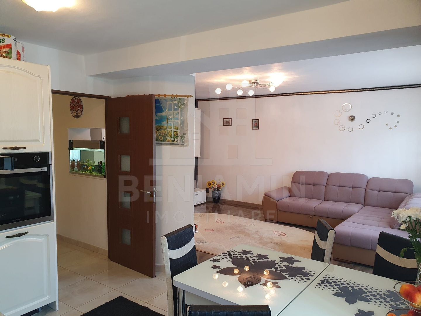 Apartament 4 camere etaj 1 Cartier Noua 99mp doua parcari - Poză 2