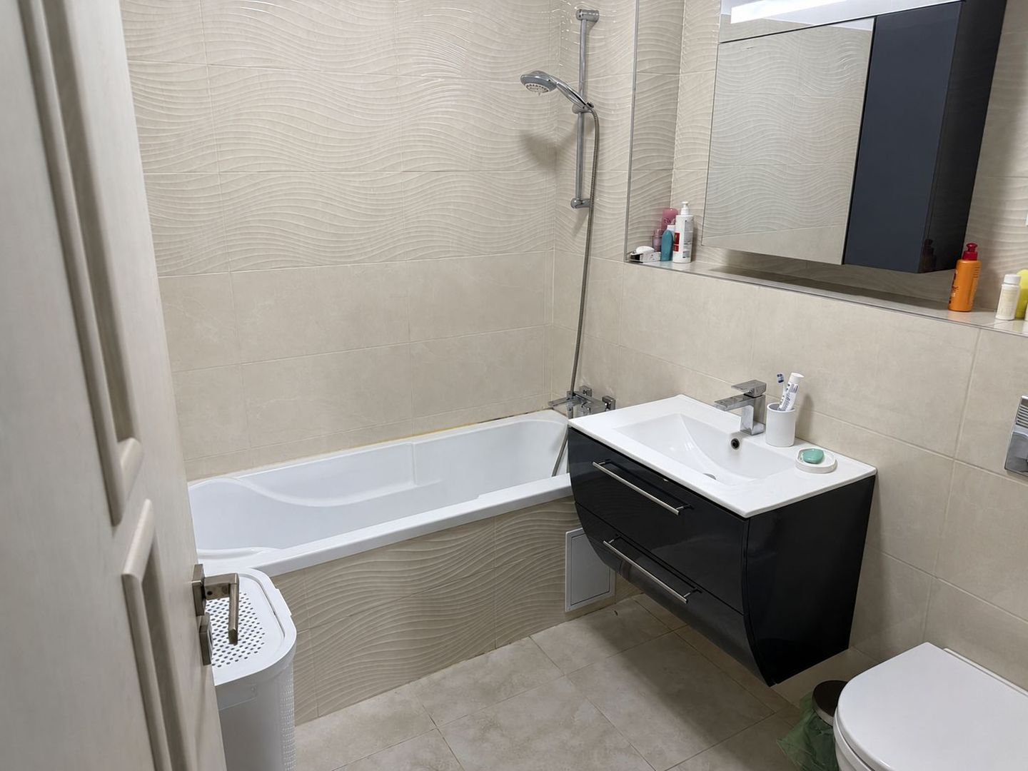 Apartament modern cu 3 camere de inchiriat in zona ultra-centrala - Poză 5