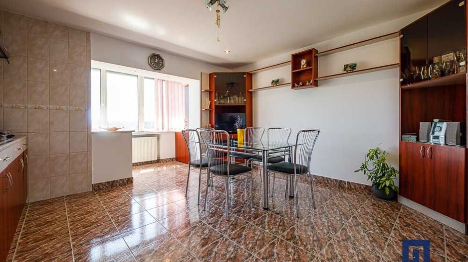 Apartament cu priveliste, 4 cam, decomandat – Zona Lipovei - Poză 5