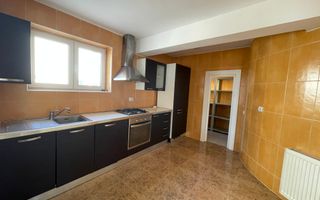 Vilă Individuală Spațioasă în Zona Iancu Nicolae - Poză 5