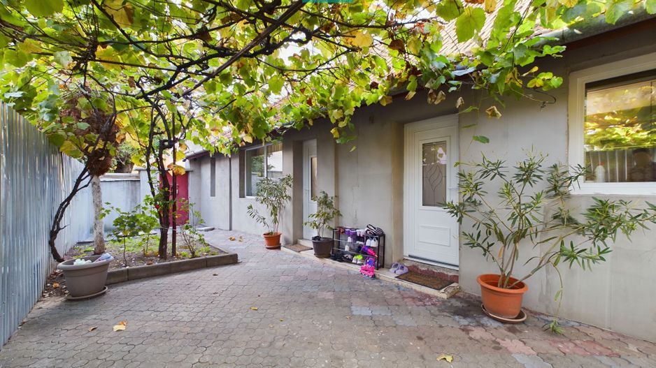 Casă la cheie în Uta - Poză 2