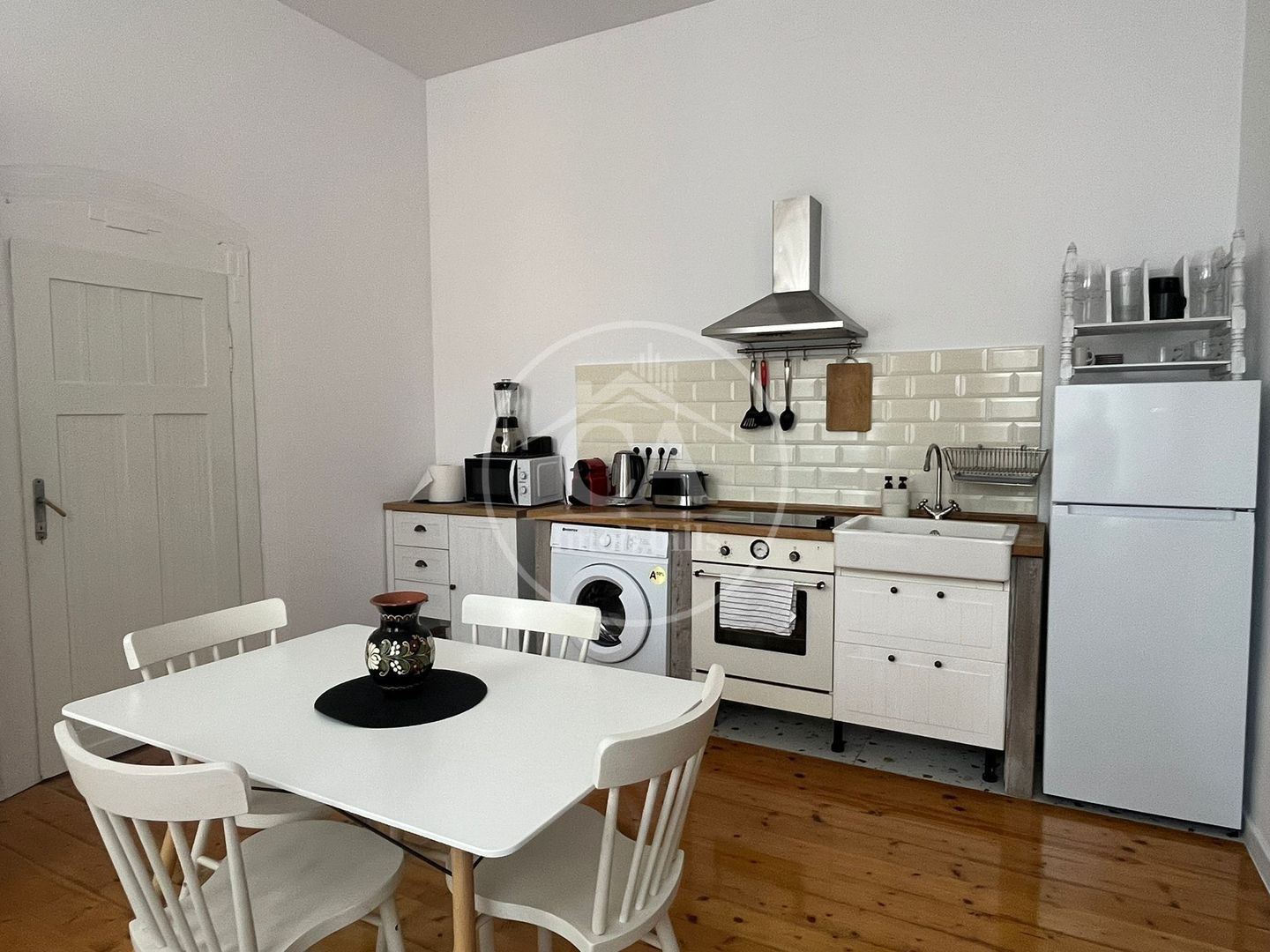 Apartament de închiriat cu 3 camere în zona ultracentrală, Oradea - Poză 5