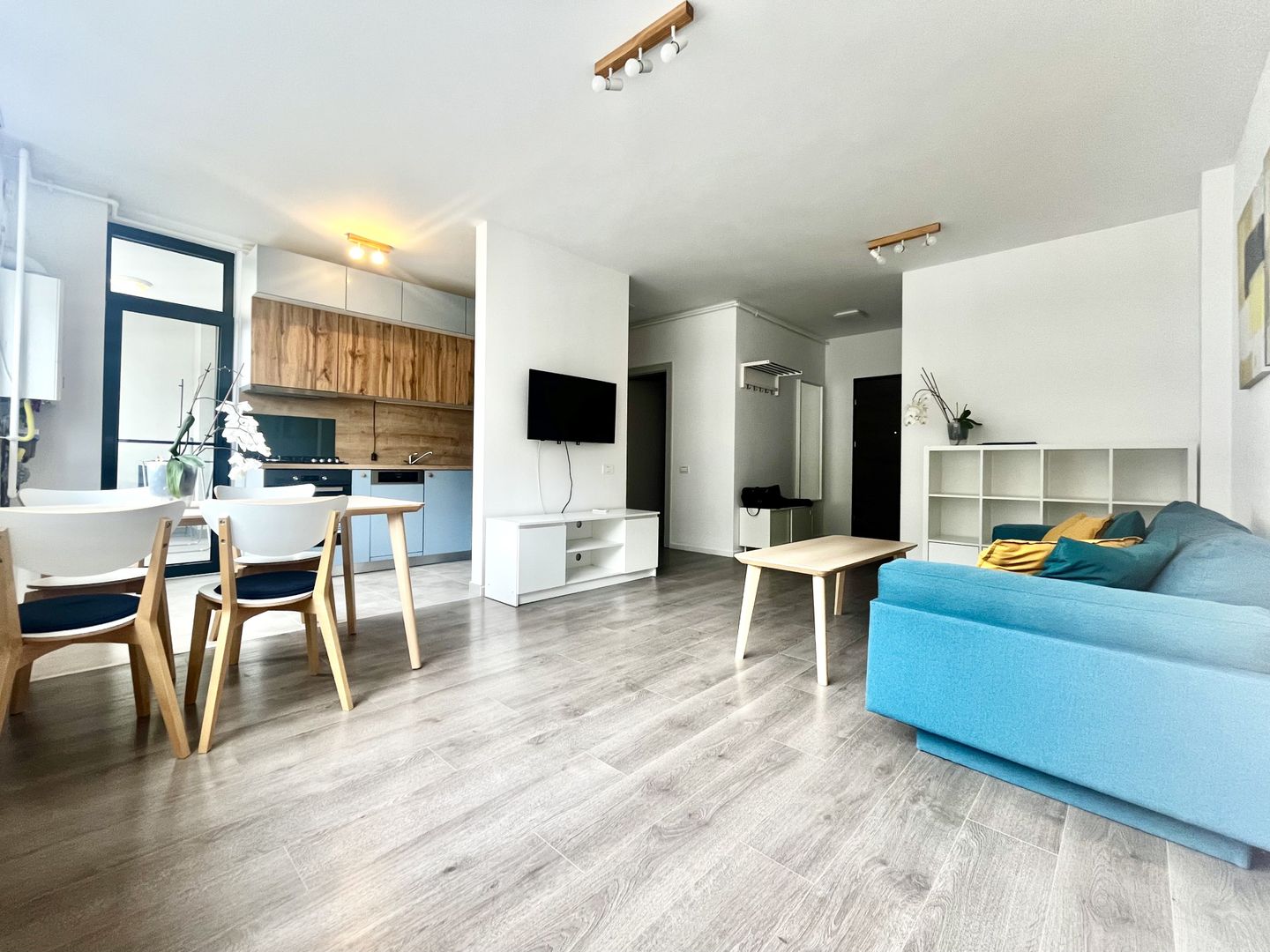 Apartament 2 camere, vibrant si primitor, cu parcare, in XCITY-TOWER - Poză 1