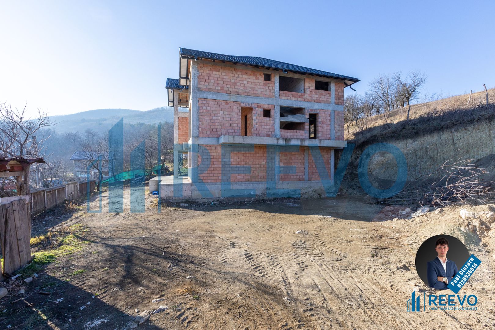 Pensiune/Vilă la roșu P+E+M în Sărata - Poză 6