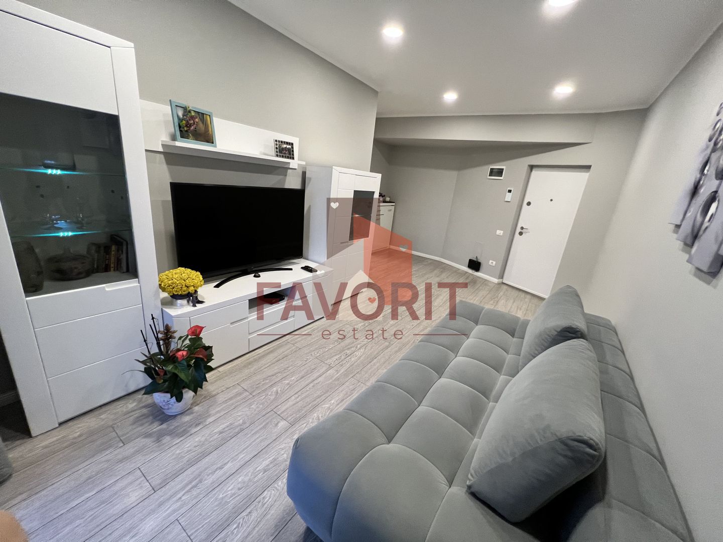 Parcare subterana si supraterana . Etaj 1 cu lift. Pozitie excelenta. - Poză 1