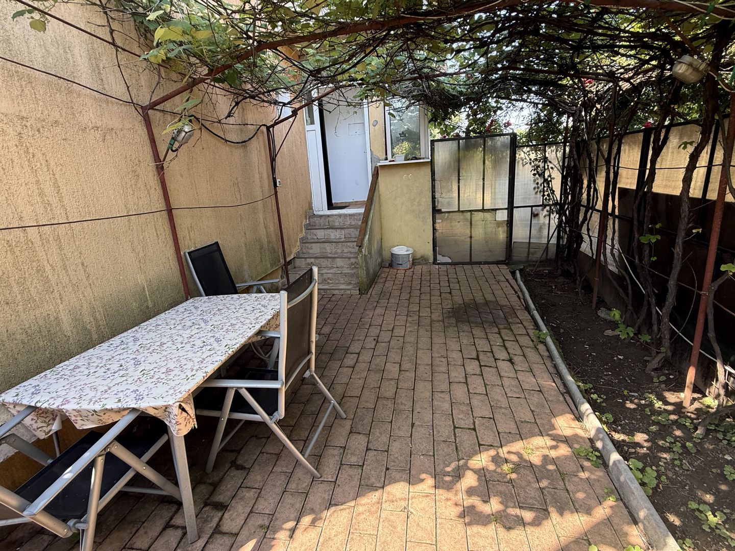 Ap 3 camere 60 mp + curte 18 mp și loc de parcare - Poză 2