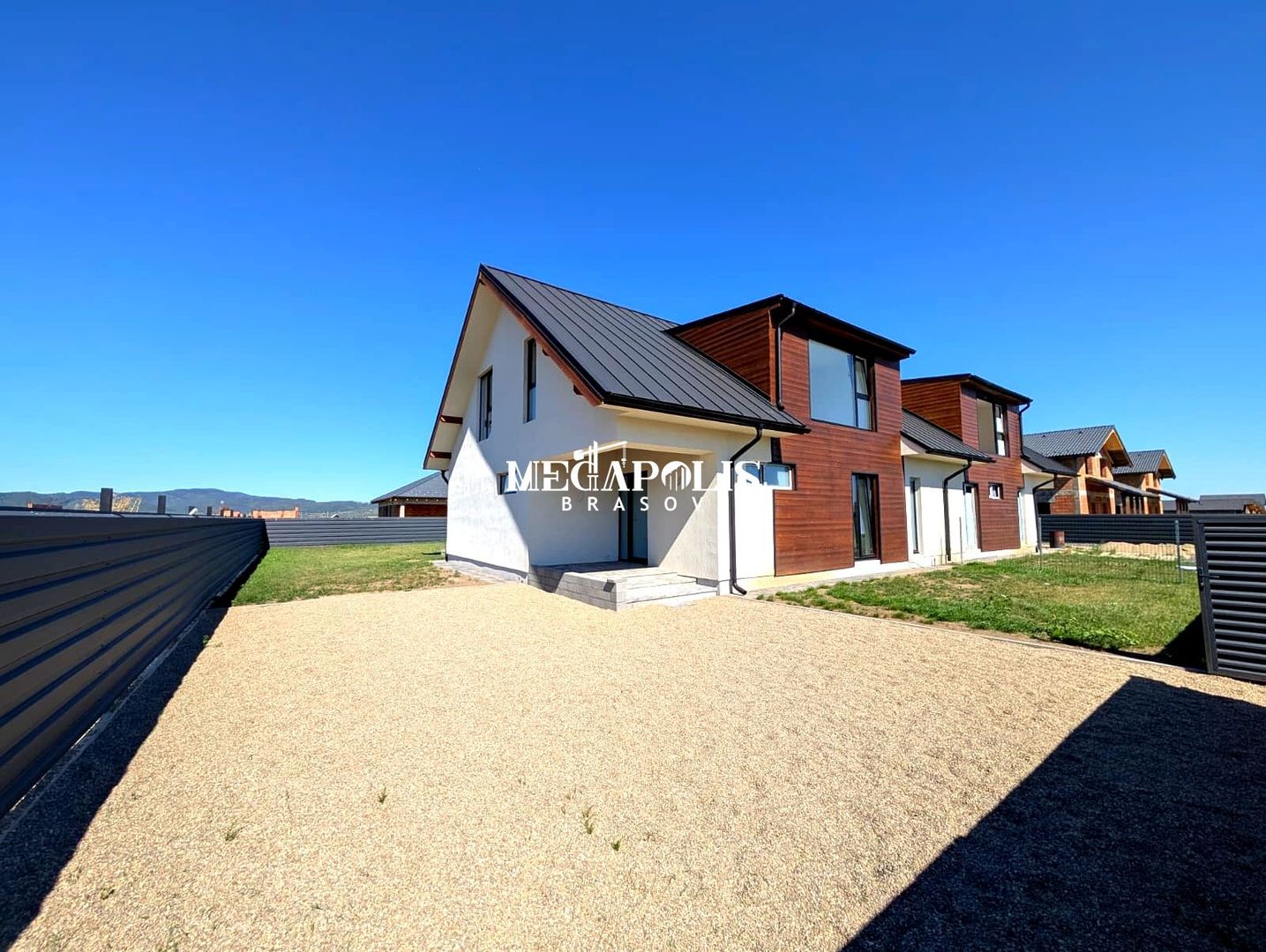 Duplex de vânzare în Cristian - Poză 1