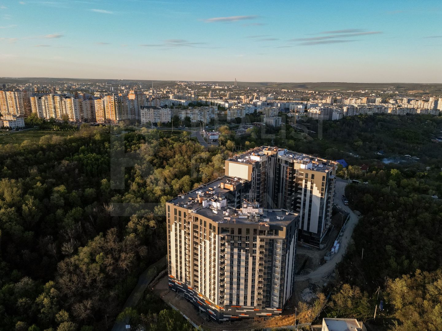 Vânzare, apartament, 2 dormitoare și living cu priveliște panoramică ! - Poză 6