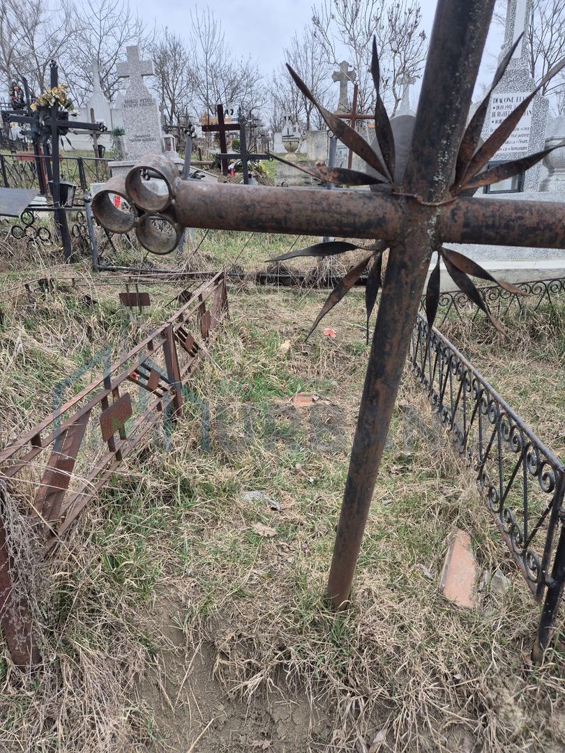 Loc de veci disponibil în Cimitirul Sfânta Treime, cartierul Pacurari, Iași - Poză 1