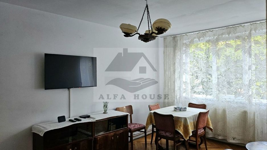 Apartament cu trei camere, zona Centrul Civic,  71 mp - Poză 1