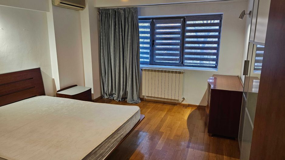 Vanzare Apartament 3 Camere de Prestigiu Stradal  pe Bulevardul Decebal - Poză 6