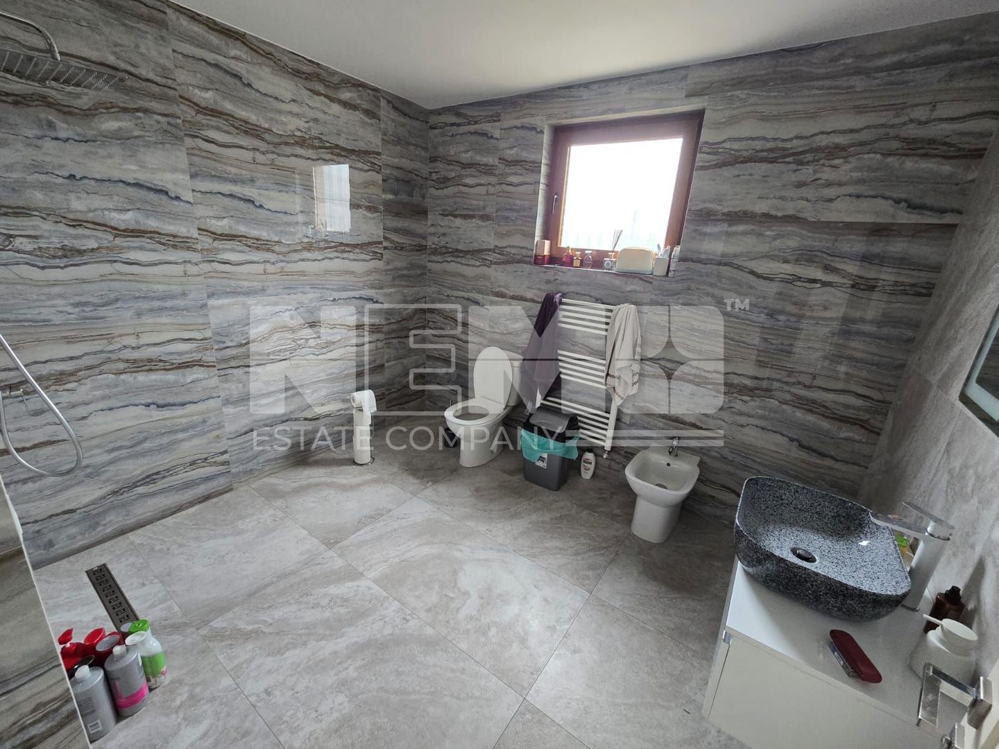 Casă spațioasă la 650000 de euro I Volovăț - Poză 8