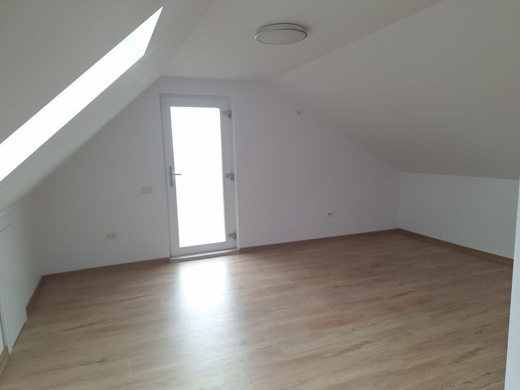 Apartament modern in vila I Foisor si curte comune I Dumbravita - Poză 1