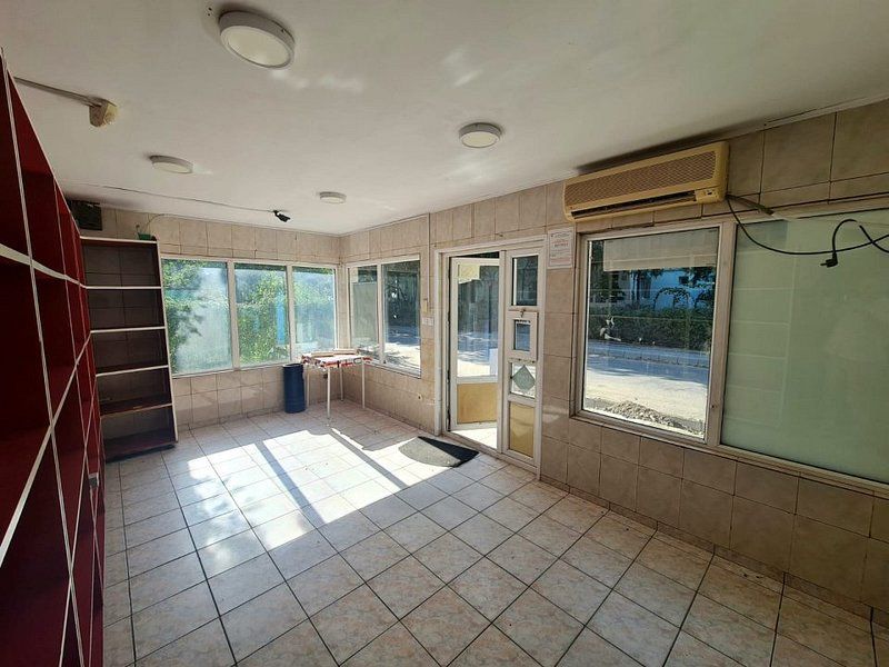 Spațiu comercial stradal – zona Micro 19, trafic pietonal intens - Poză 4