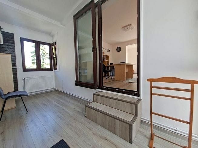 Proprietate cu 3 camere in centrul orasului pentru birouri sau locuit - Poză 8
