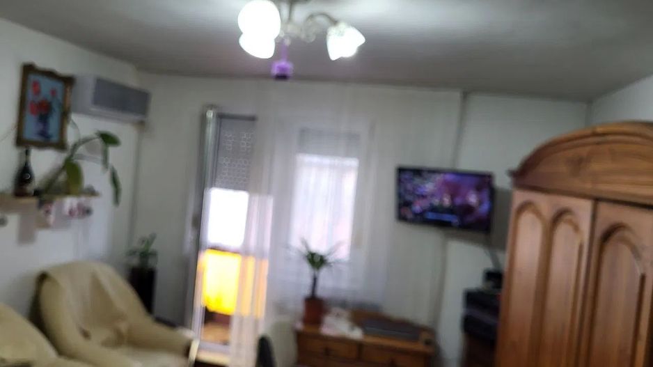 Ag. EUROPA vinde ap. 2 cam. In zona ultracentrala la etajul 4. - Poză 1