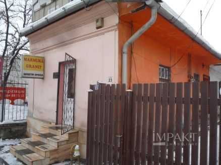 Casa cu trei camere  la curte de inchiriat. - Platinia - Poză 1