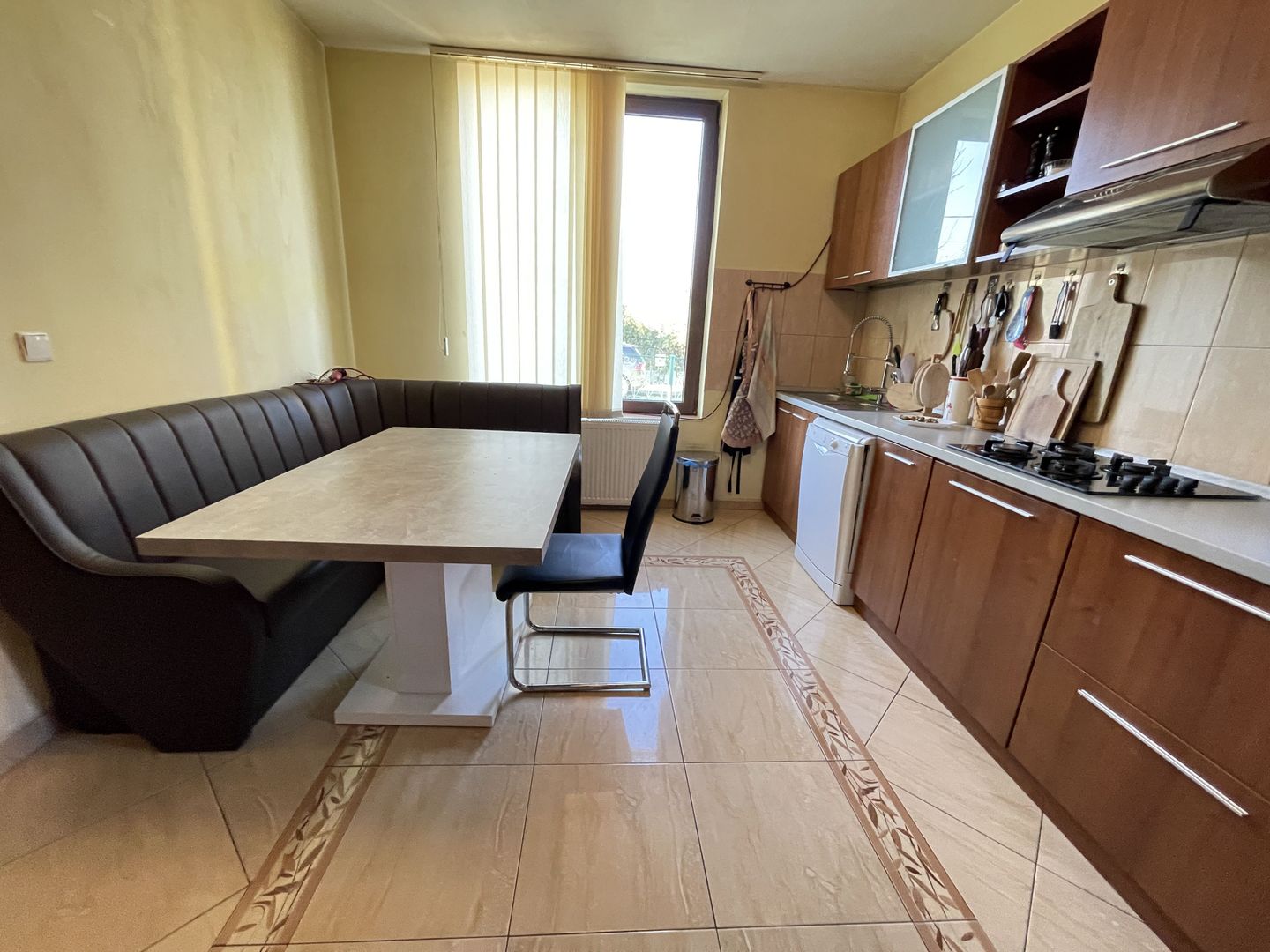 Casa spațioasă  P+1E,526 mp teren-strada liniștită. - Poză 2