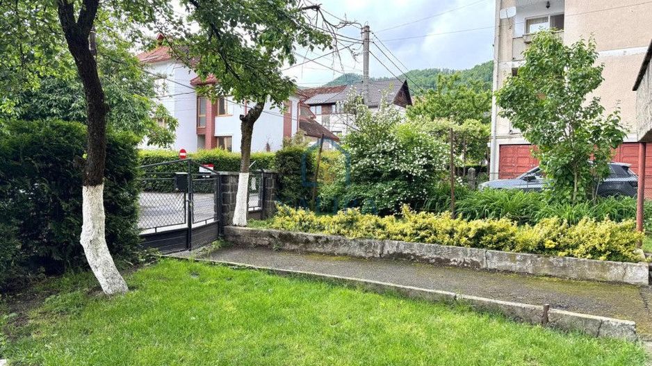 Apartament tip casa de vanzare  P+2  cu garaj -  Sasar - Poză 2