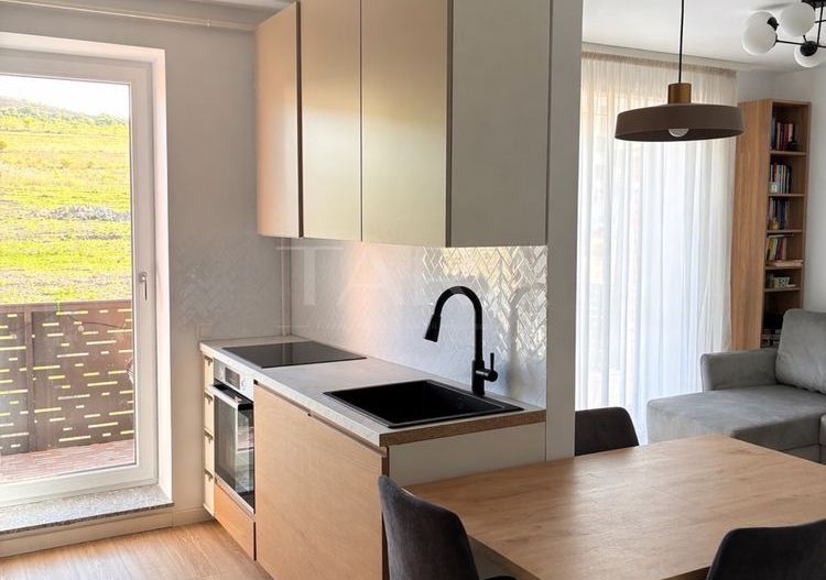 Apartament 2 camere, imobil nou, complet mobilat, parcare si boxă. - Poză 2