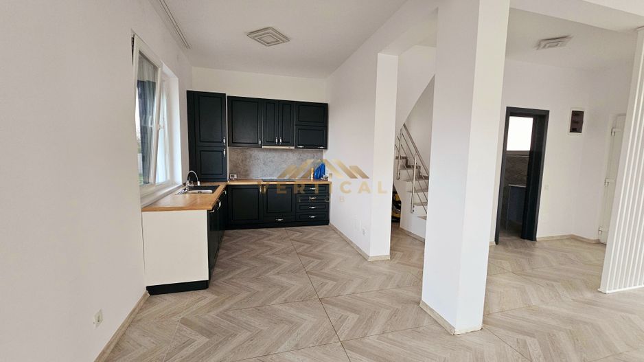 Vila la intrare in comuna Berceni - Poză 4