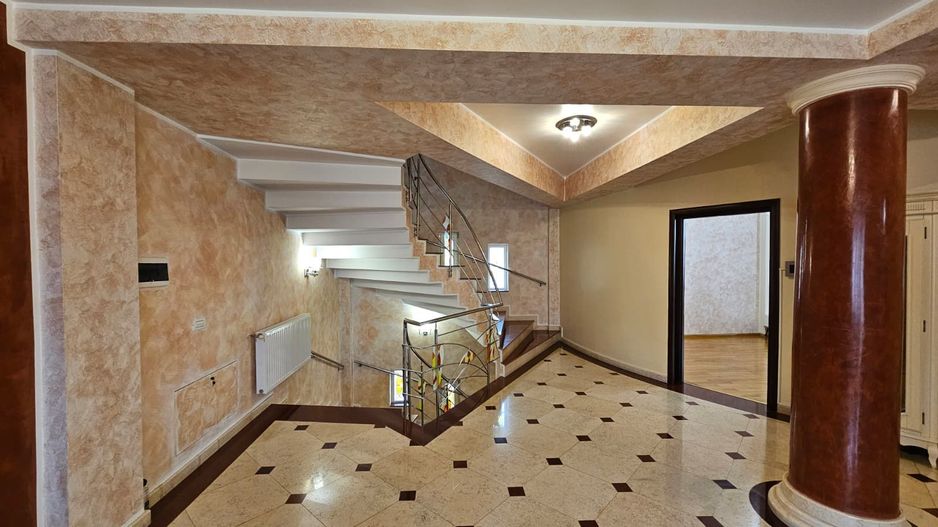 Vila generoasa de inchiriat intr o zona principala a orasului - Poză 8