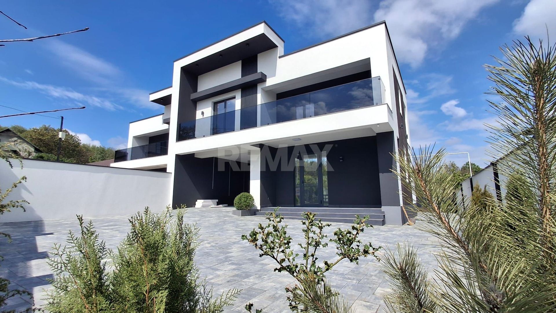Duplex Ialoveni  315 mp - Poză 1