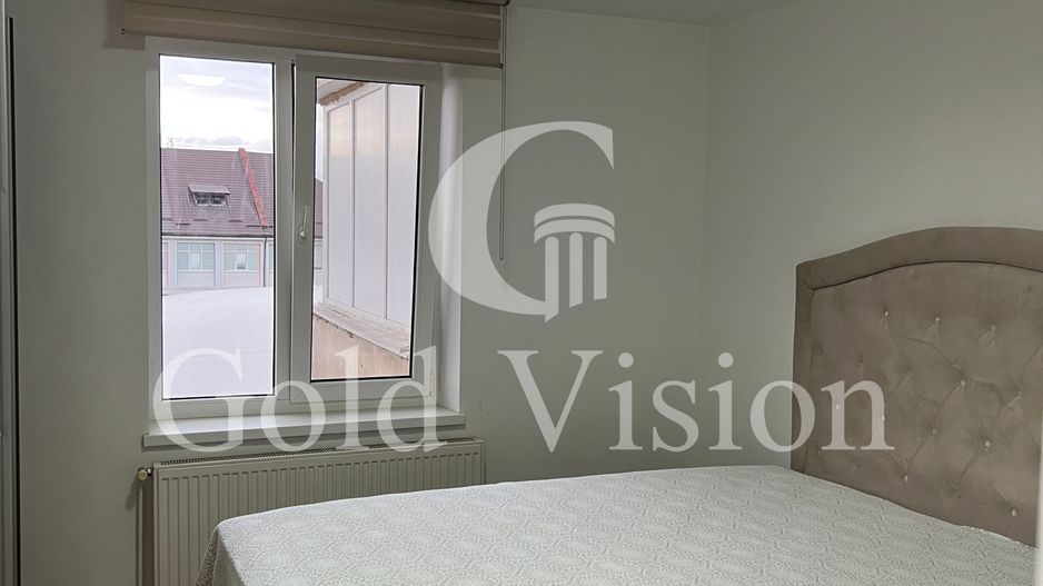 Apartament cu 4 camere, decomandat, 80 mp utili, zonă centrală - Poză 2