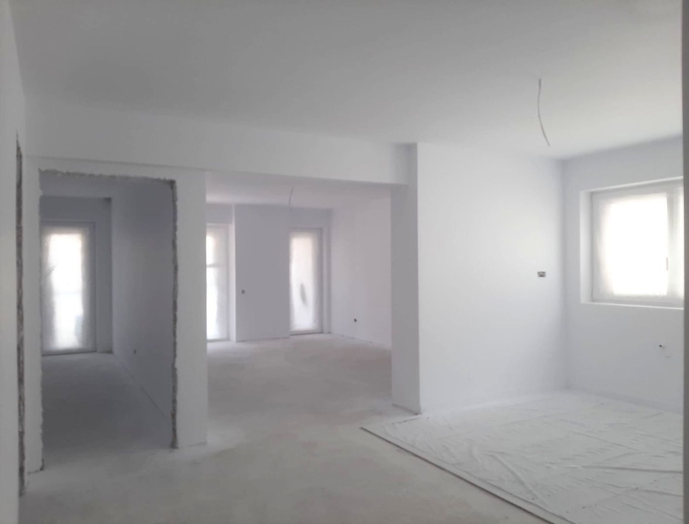 Apartament 3 camere 82 mp + 2 terase de 24 mp zona rezidentiala aerisita - Poză 2
