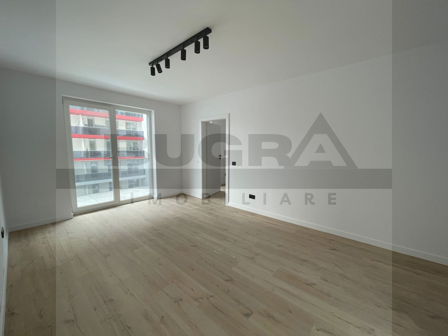 Apartament 2 camere, finisat, parcare, zona Elite - Poză 1