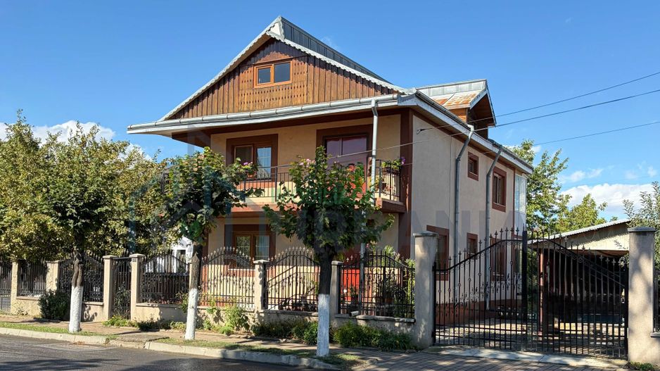 Vilă de vânzare în Hârlău, strada Ștefan cel Mare și Sfânt, nr. 35 – D+P+E, suprafață construită 205 mp - Poză 1