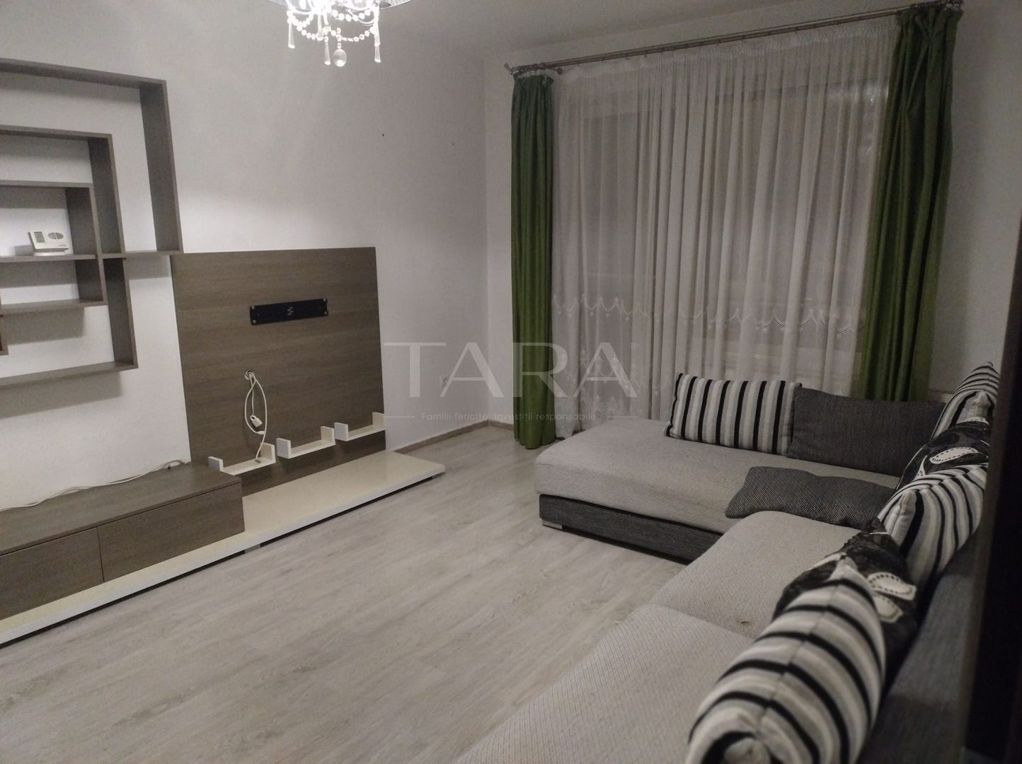 Apartament decomandat cu 2 camere de vânzare, Baciu, zona Petrom - Poză 1