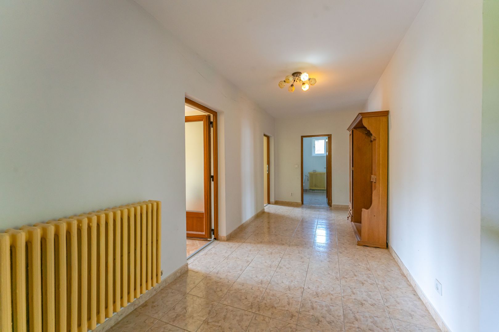 Casa individuala cu 9 camere in Brasovul Vechi. - Poză 5