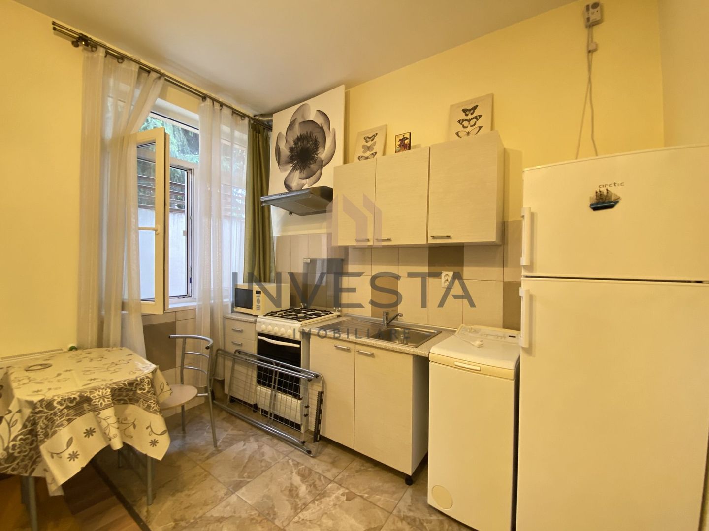 Garsoniera in casa de inchiriat cu loc de parcare, Intre Lacuri - Poză 2