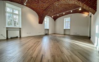 Spatiu birou in cladire istorica restaurata - Poză 1