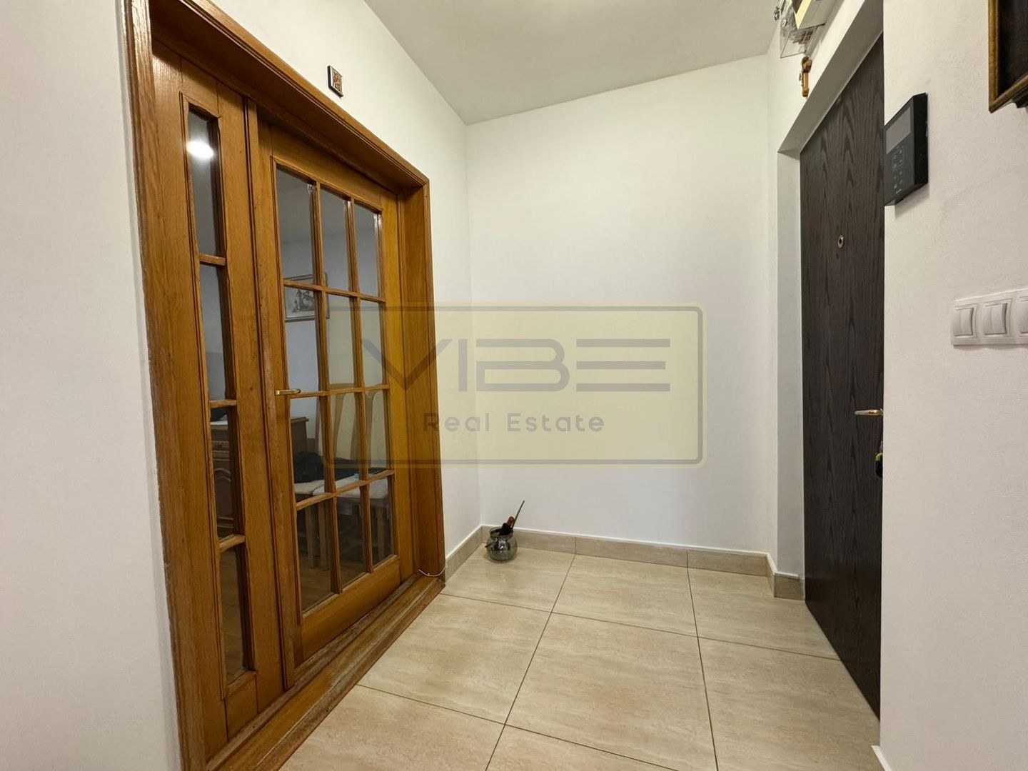 Apartament 3 camere 2 bai central Rond Podu Ros - Poză 23