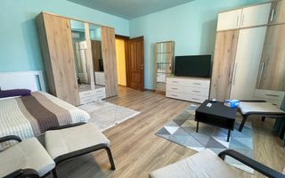 Casa cu teren frumos si garaj zona Mehala - Poză 1