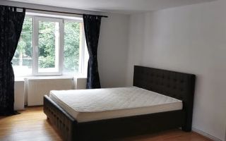 Casă / Vilă cu 4 camere de vânzare în zona Centru - Poză 4