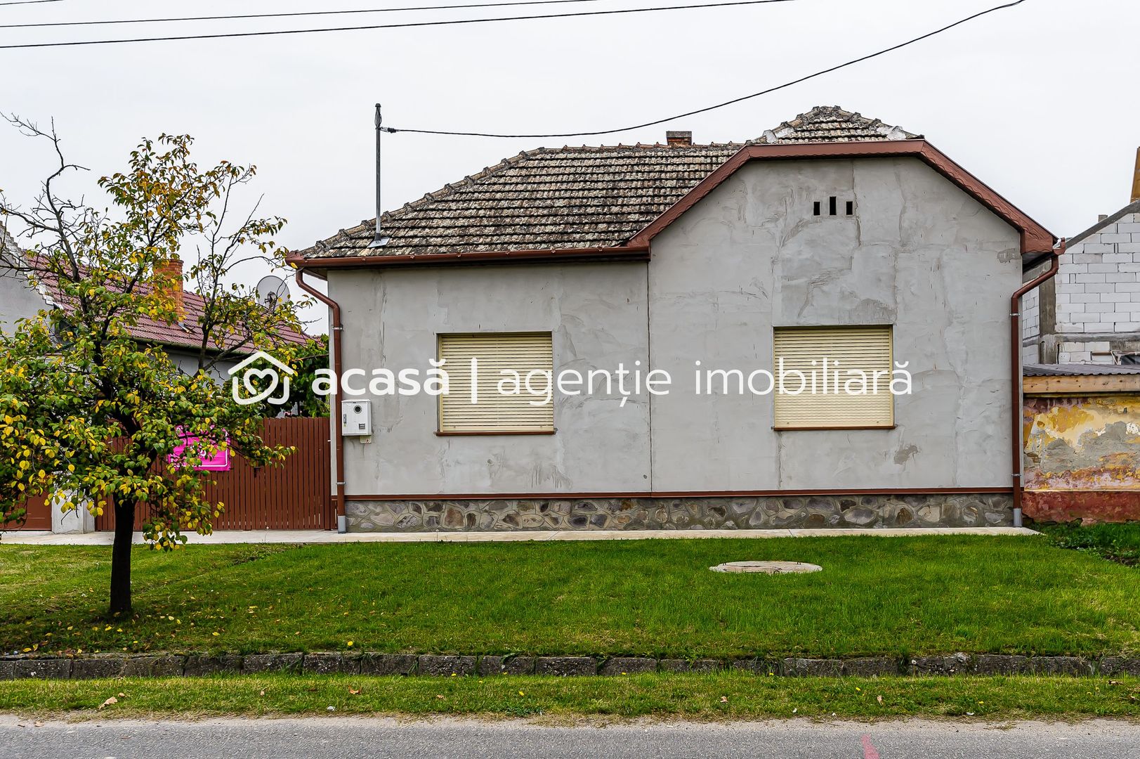 Casă la sol, renovată la gri, cu 3 camere în Nădlac * central - Poză 1