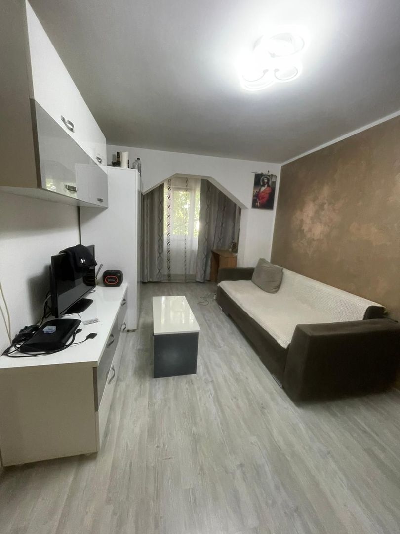 EXCLUSIVITATE -  Apartament 2 camere semidecomandat - Poză 1