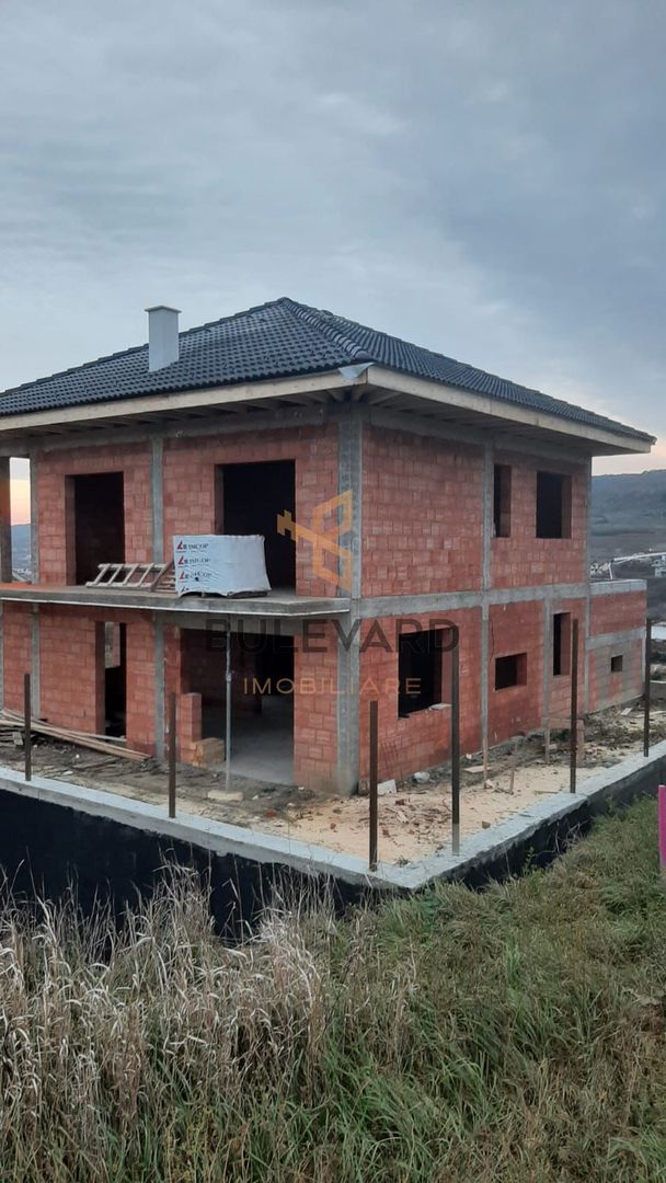 Casa individuala la rosu, in Chintetni! - Poză 2