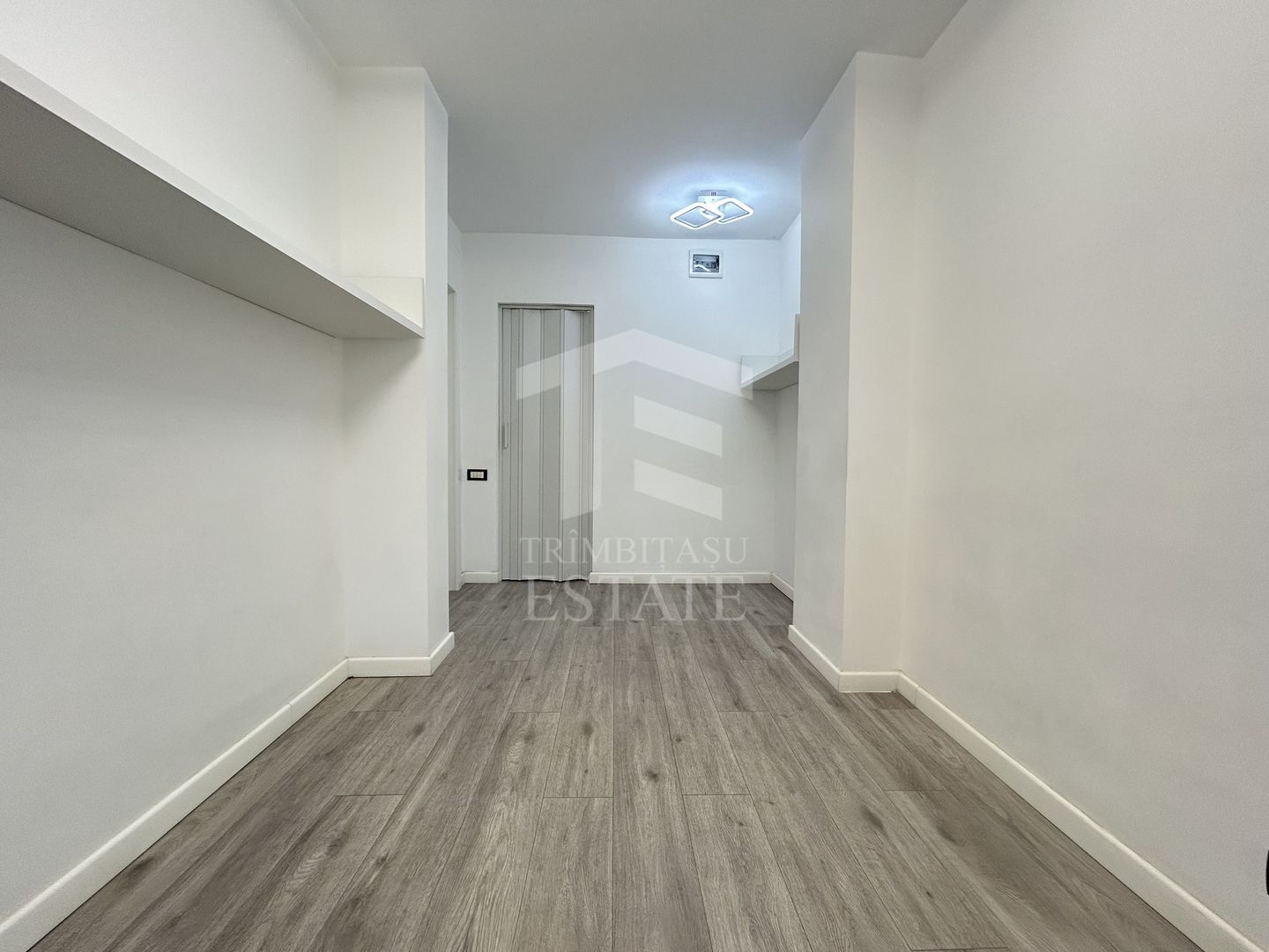 Spațiu pretabil sediu firmă sau activitate comercială - Tomis II - Poză 6