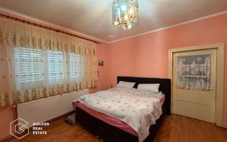 Casa cu doua corpuri de cladire in Gradiste - Poză 10