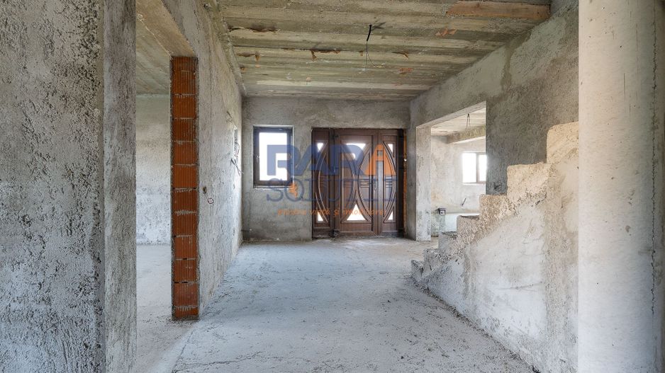 Casă P+1E, 402 mp, teren 3.600 mp, 17 km de Roman - PREȚ LA OFERTĂ! - Poză 3